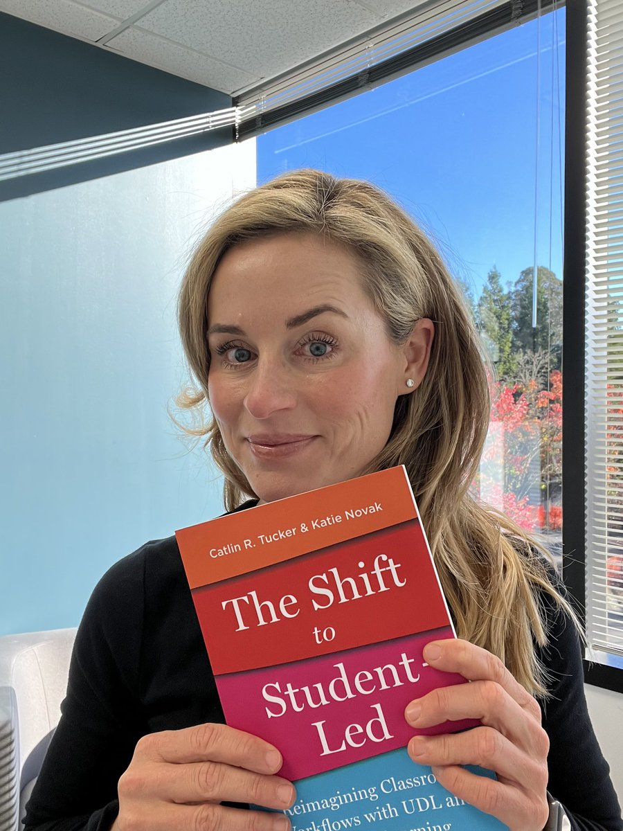 It 👏🏻finally 👏🏻 arrived!!! So fun to see this in print. Excited for #teachers to embrace sustainable workflows that make teaching more rewarding and enjoyable! #TheShift 

#edchat #edutwitter #UDLchat #BlendedLearning