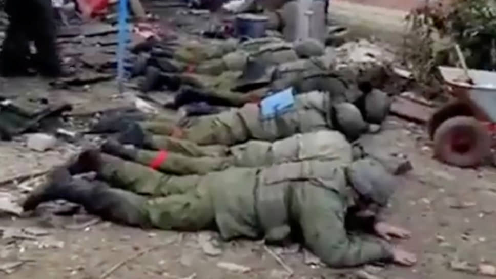 Навіть якщо припустити, що ЗСУ розстріляли тих, хто здається, у що я не вірю, ватникам хочу сказати таке:
війни оголошено не було, будь-який виродок зі зброєю, що прийшов в Україну-терорист! із терористами ніхто не домовляється! Слава Україні!