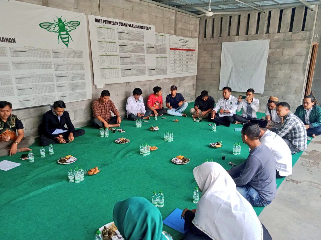 Silaturahmi Bacaleg PKB Sumedang di Aula DPC PKB Sumedang

<a href="/Fakta_PKB/">#FaktaPKB</a> <a href="/DPP_PKB/">DPP PKB</a> <a href="/dpwpkbjabar/">DPW PKB JABAR</a> <a href="/dpc_pkbsmd/">PKB Sumedang Makalangan</a> <a href="/pkbsmd/">dpc_pkbsmd_Official</a> <a href="/dadisopandi78/">udad</a> <a href="/didisuhrowardi/">didi suhrowardi</a> <a href="/nurazizah_hanee/">Hani Nurazizah H.</a> <a href="/Kang_Aip/">Jeff</a> <a href="/cakimiNOW/">A Muhaimin Iskandar</a> <a href="/EmHasanuddin/">M Hasanuddin Wahid</a> <a href="/SyaifulHooda/">Syaiful Huda</a> <a href="/fpkb_sumedang/">Fraksi PKB Sumedang</a>