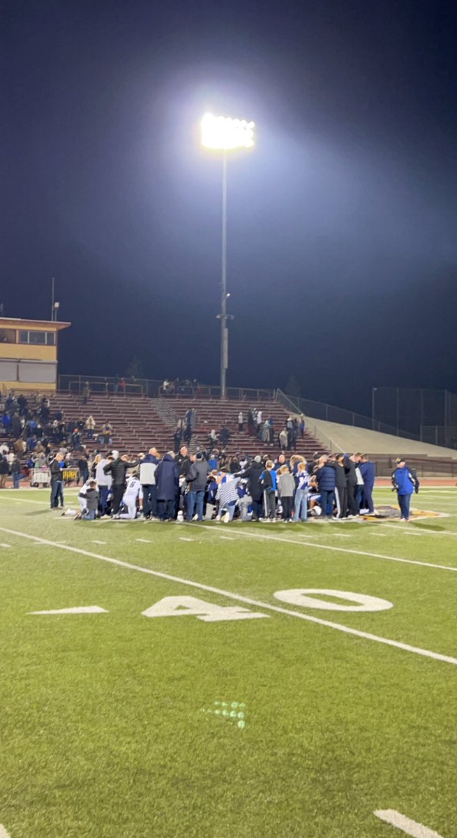 SRCHS_Athletics's tweet photo. Both @RCknightsFB and @FBSRCKnights meet at the 50 for a final prayer! @SWAG_merco @BlackHatFootbal @MSSsports https://t.co/hDlyj0ncjw