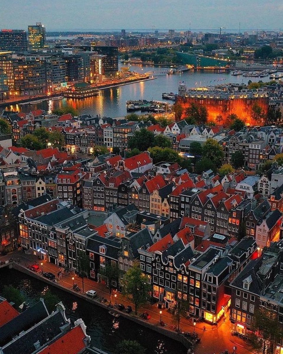 #Netherlands #Amsterdam wonderful view there 👑♥️👑 (📷 w8asecondpls)