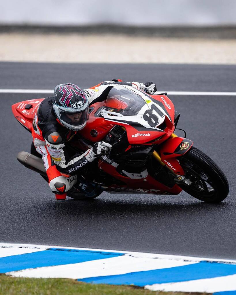 An impressive ride from @sennaagius_81 in tricky conditions saw the @penrite_honda_sbk newcomer finish P6 in ASBK race one at Phillip Island, working his way forwards from 11th on the grid! Meanwhile, @troyherfoss17 stormed to the front of the field in t… instagr.am/p/ClIW8xsOXaa/
