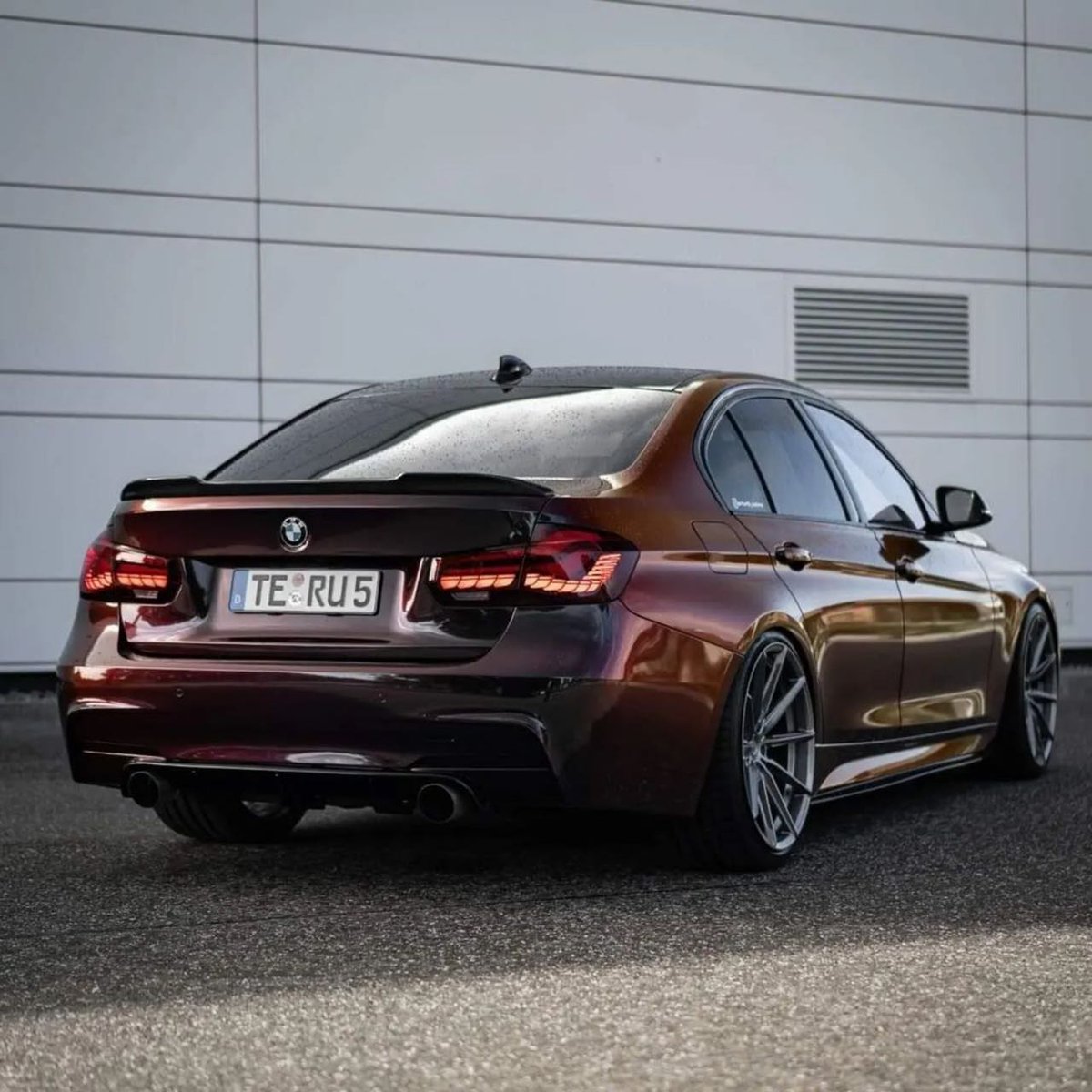 Madeira Red BMW, the name of elegance. Installer: @arturik_cstms