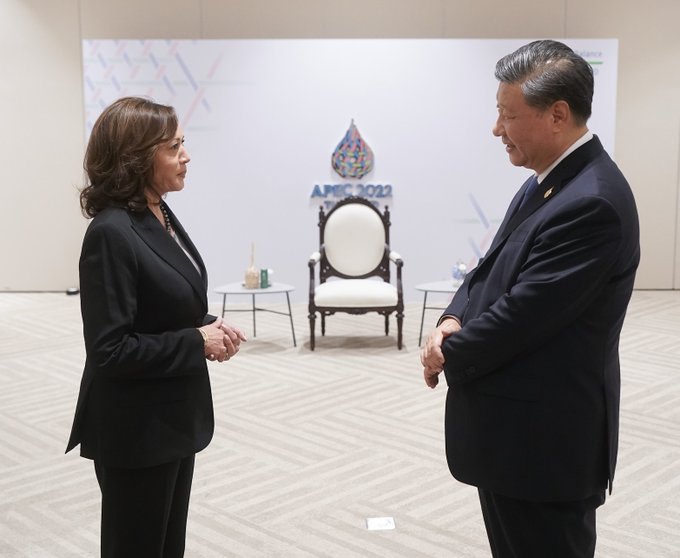 Vice President Harris greets with President Xi before the APEC Leaders Retreat.