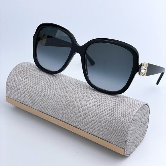 sunnieimorrison's tweet photo. So good I had to share! Check out all the items I'm loving on @Poshmarkapp from @eladyjapan #poshmark #fashion #style #shopmycloset #jimmychoo: https://t.co/XNxwn3cu4B https://t.co/zmLxzVhuvV