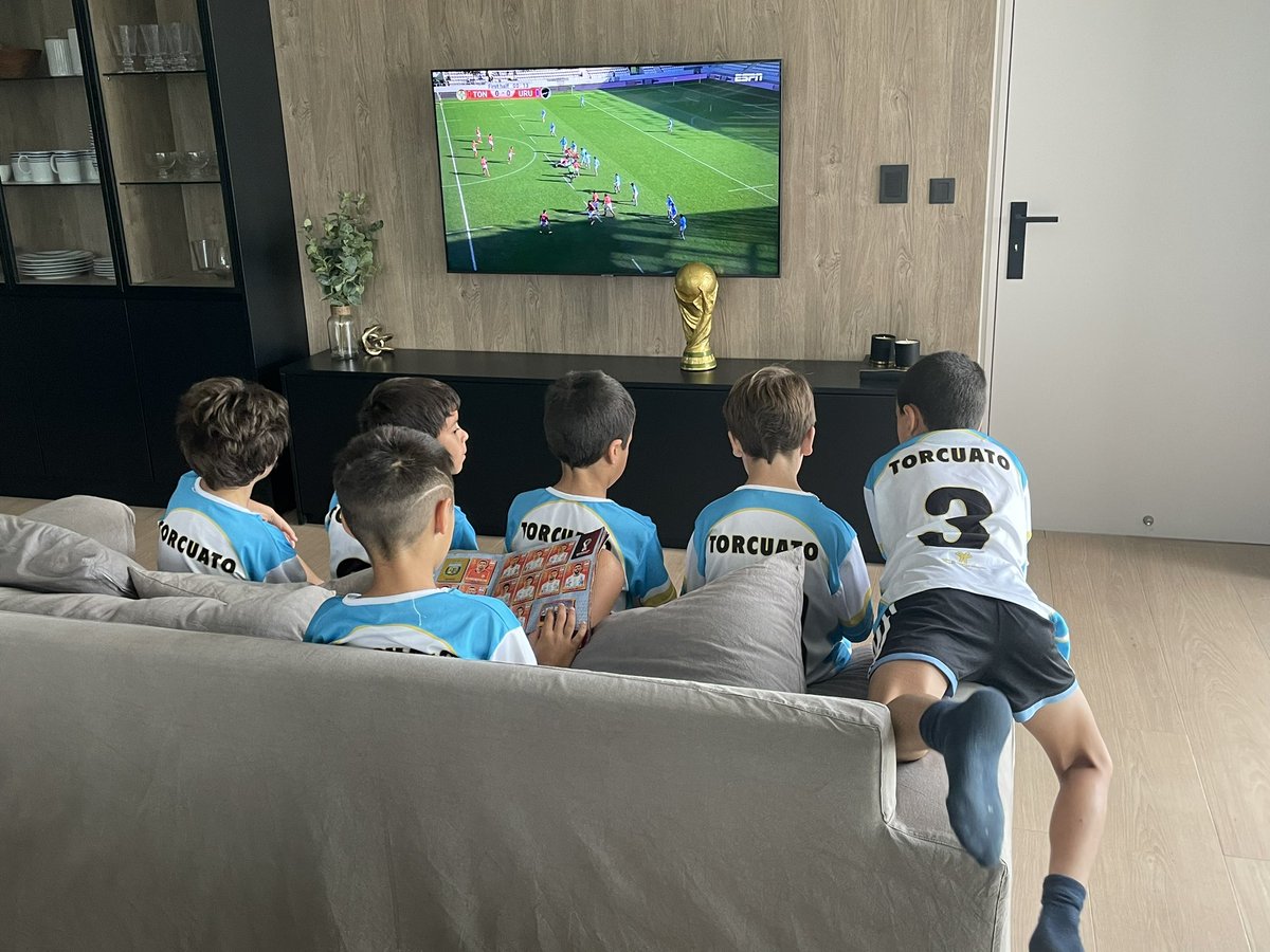 Con la M8 de Hindu bancando a los hermanos <a href="/RugbyUruguay/">U.R.U.</a> y en la previa de la final del Nacional!
<a href="/espnscrum/">ESPN Scrum</a> <a href="/Dan_Abadie/">Dan Abadie</a>