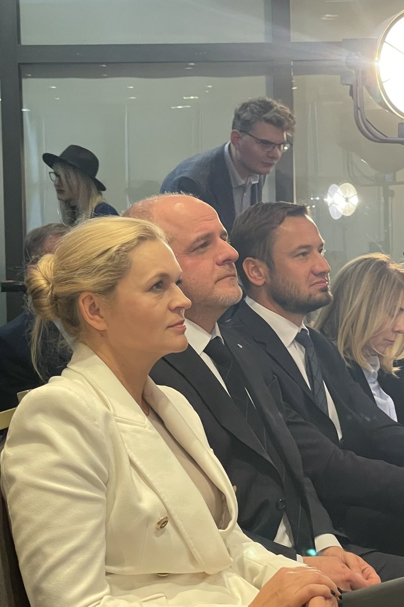 KLubnauer's tweet photo. Rada Krajowa Nowoczesnej poświęcona programowi Nowoczesnej na kolejne wybory. 

Czasy po pandemii, wojna tuż za granicą , rządy PIS, czyli plagi spadające na Polskę, powodują, że czas na nowy, nowoczesny program.

Z udziałem partnerów z KO. 
#Nowoczesna https://t.co/BDvX5NmSCQ