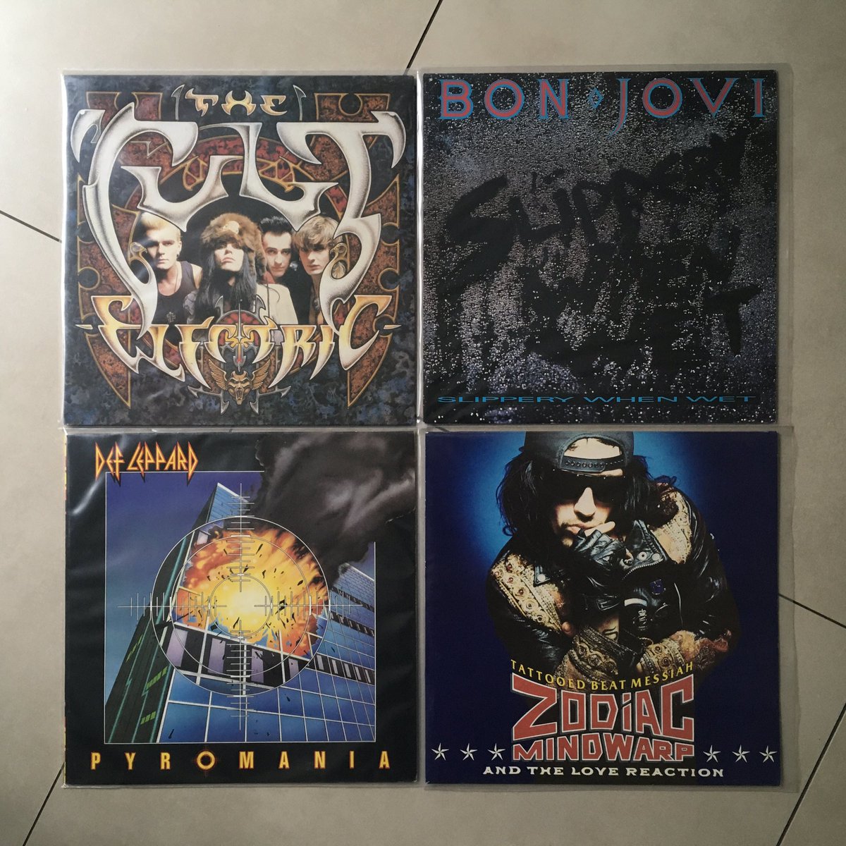 nickynooooo's tweet image. Saturday turntable choices: LET’S ROCK!

#PlatterDay #VinylSolution #WorldCupVinyl #KnockedOutInTheQuarterVinyls