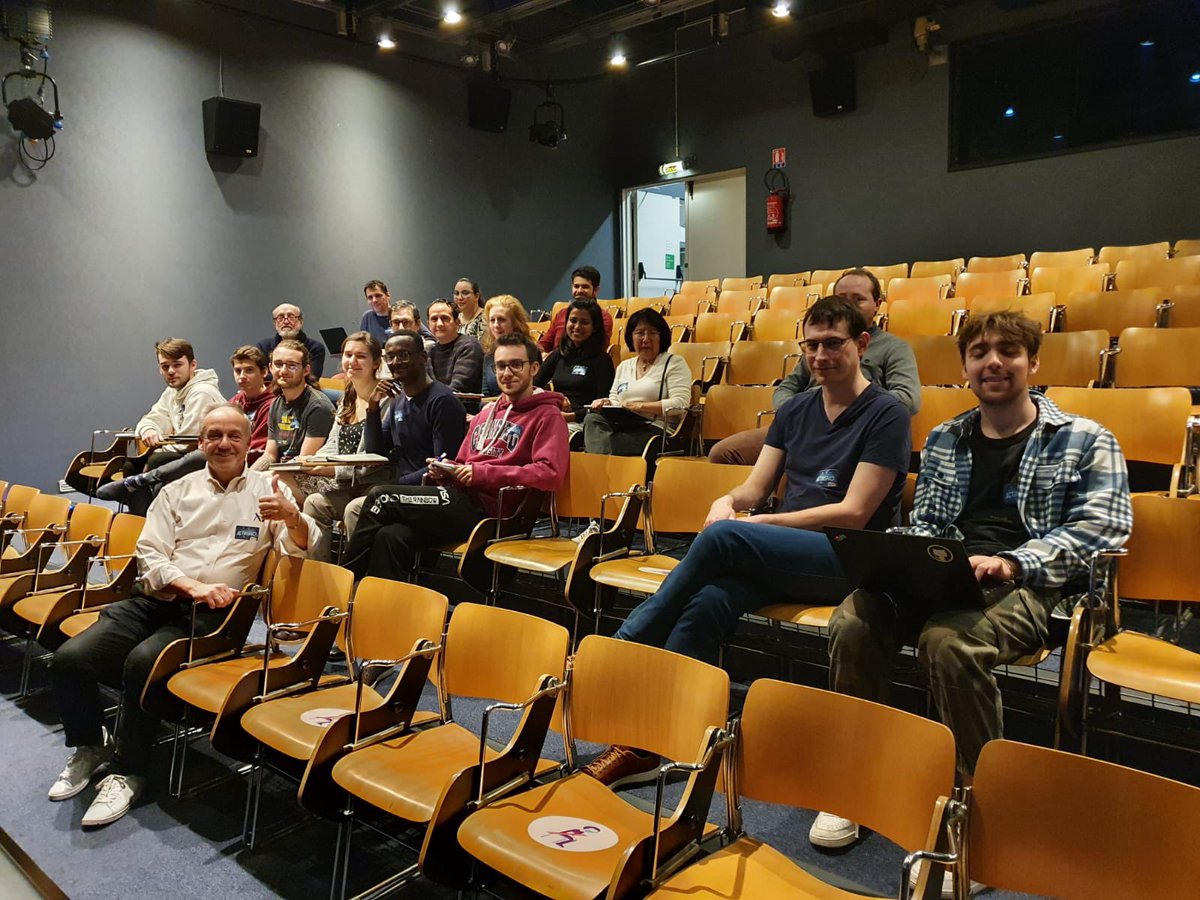 #AIS2022 : Atelier de préparation aux pitchs à venir avec Jeff Archambault, coach sur le hackathon ! 💬💡

🤝 <a href="/CNES/">CNES</a>, <a href="/AerospaceValley/">Aerospace Valley - Inactif</a>, <a href="/ConnectbyCNES/">Connect by CNES</a> , Space4Europe, <a href="/citedessciences/">Cité des sciences et de l'industrie</a>.