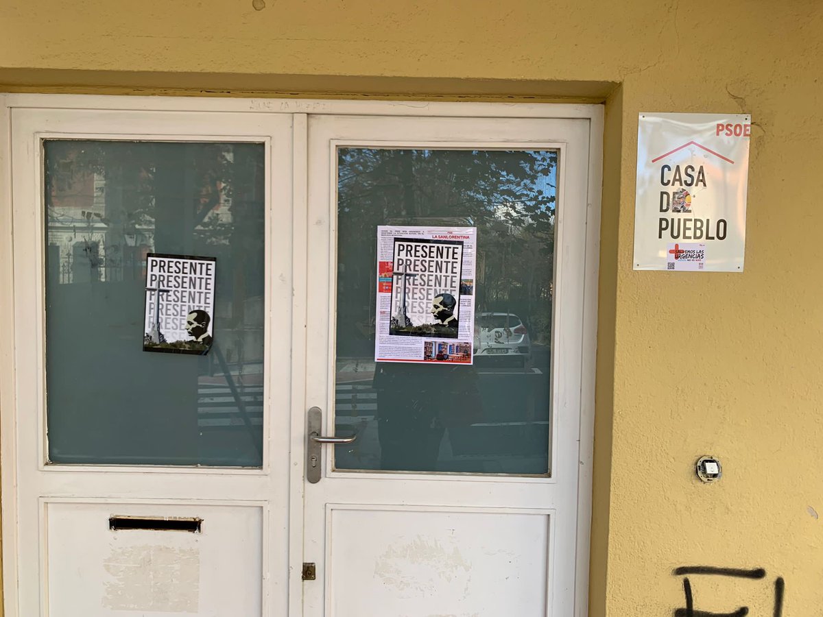 psoesanlorenzo's tweet photo. Así ha amanecido la casa del pueblo en #SanLorenzodeElEscorial

Una vez más, dejan claro que el odio y la intolerancia no ha desparecido y que le Ley de Memoria Democrática es necesaria

Sus pintadas no conseguirán que demos un paso atrás en avances de libertades y derechos https://t.co/AdDVkybw28