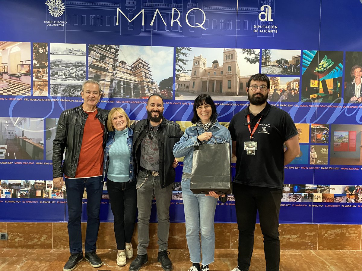 marqalicante's tweet photo. Recibimos al visitante 1️⃣0️⃣0️⃣0️⃣0️⃣0️⃣ y le hacemos entrega de un detalle en nombre de los “Gladiadores. Héroes del Coliseo”
Felicidades 🗡🗡🗡 https://t.co/UqZvxqrT0g