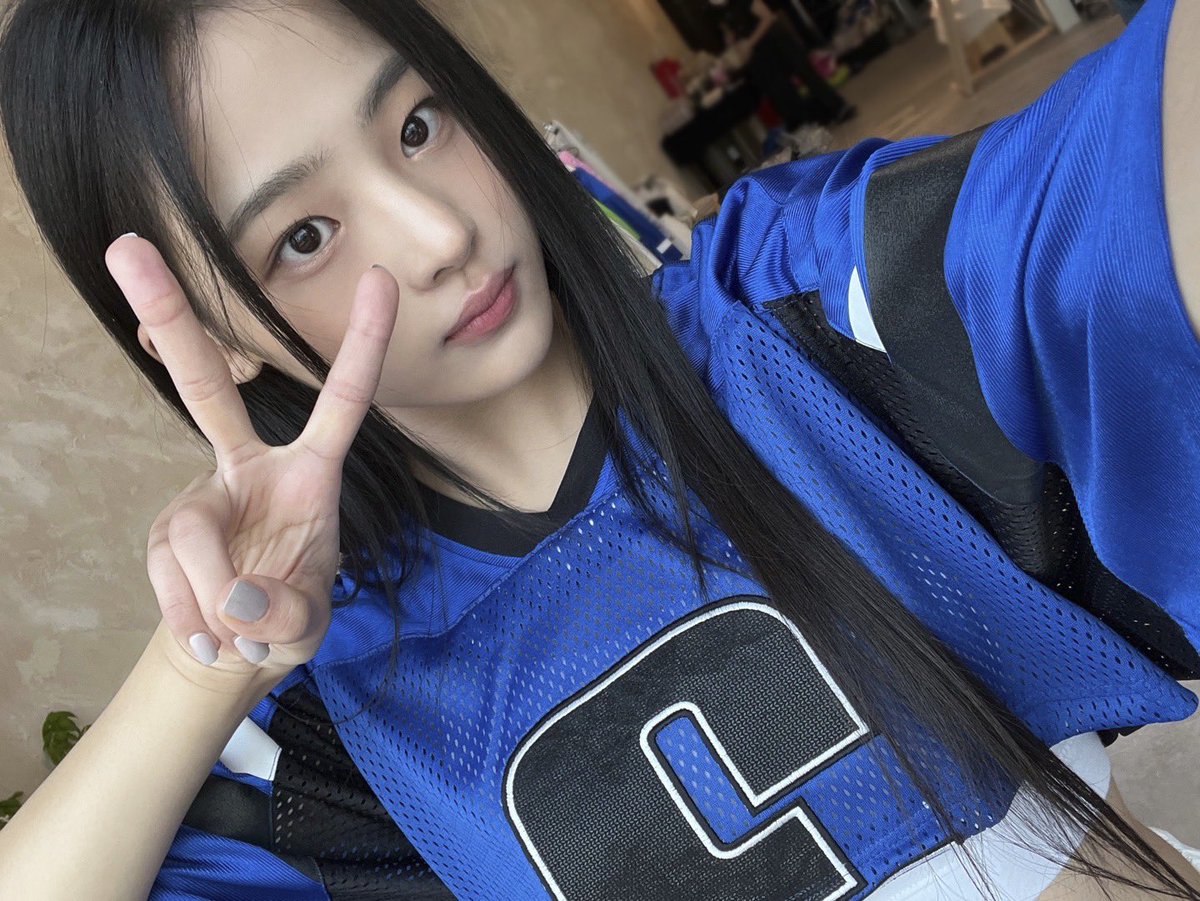 phoningnwjns's tweet photo. [221119] #MINJI’s album update!
#NewJeans #뉴진스 https://t.co/9EAUPSm8f6