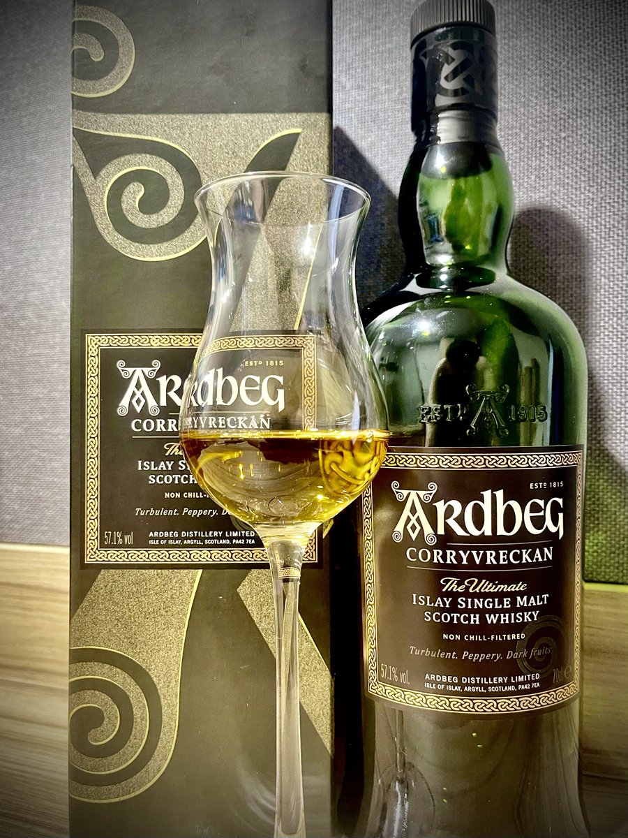 CroviesLi's tweet photo. #Ardbeg Corryvreckan

Score 87/100, nice strong dram.

Strong tingling, but rich with cherry jam, peaty tar, medicinal plaster, herbal liquorice, buttery cream, warm cinnamon, dark pepper, smoked bacon, sea salt, hints of pine.

Photoed on 11.10.2022

#Whisky #tastingnotes https://t.co/kOTl0vr4Jj