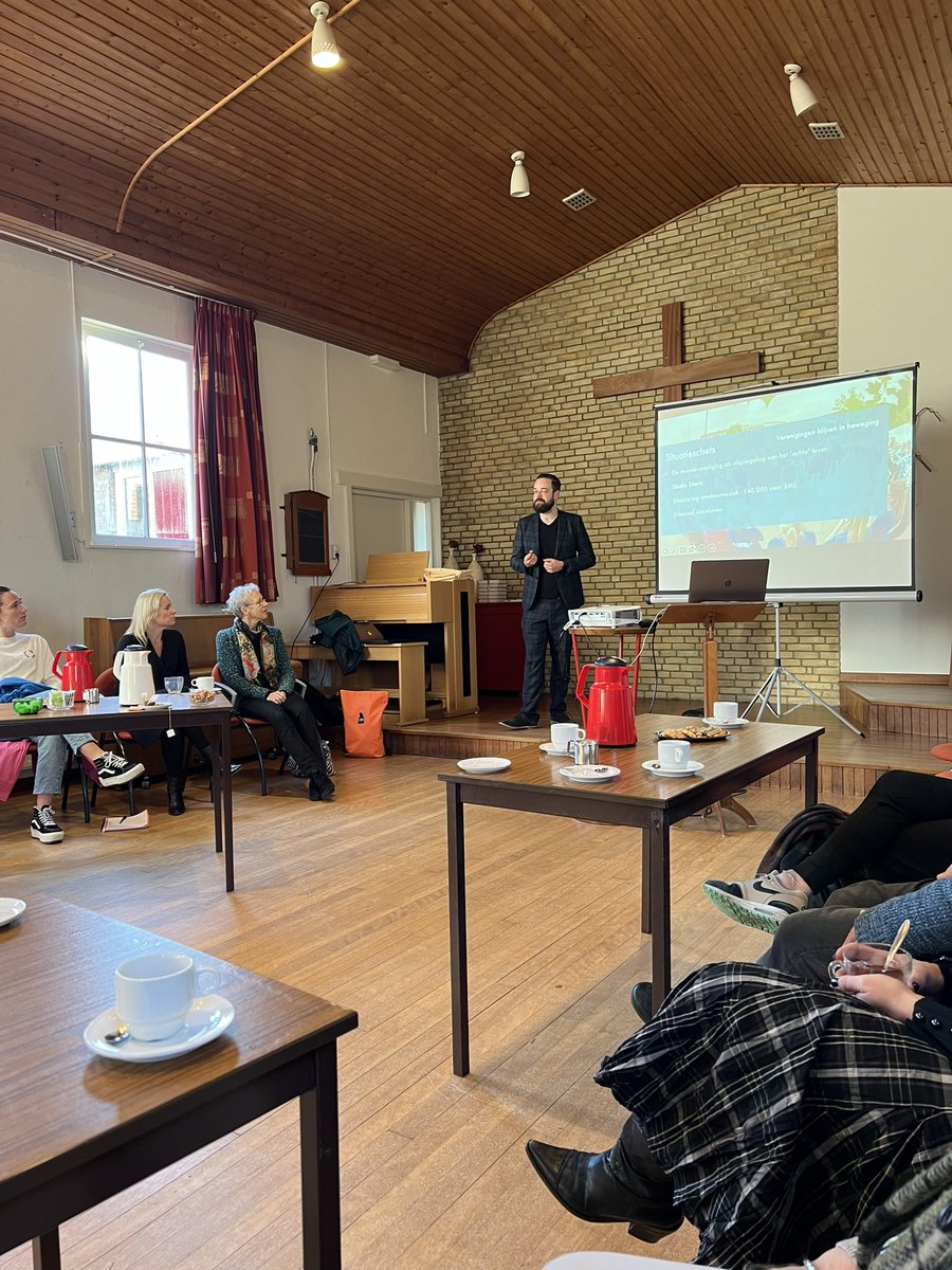 Vanochtend bijgepraat door diverse bestuursleden van de Samenwerkende Muziekverenigingen Leeuwarden (SML). Van <a href="/Gemeente_Lwd/">Gemeente Leeuwarden</a> krijgen ze €40.000 voor o.a talentontwikkeling. Daar heeft <a href="/cdaleeuwarden/">CDA Leeuwarden</a> zich heel erg voor ingezet! #daarzitmuziekin