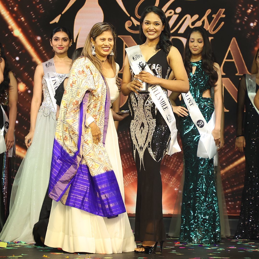 firstindiafilmy's tweet photo. Miss Beautiful Smile๐
won Aanchal at the Grand Finale of First India Queen ๐ธ
#instafashion #indianmodel #photoshoot #fashionmodel #fashionshow #fashionstyle #fashionista #modelling #model #firstindiaexpress #modellife #photoshoot #modelshoot #rampwalk #rampwalkmodel https://t.co/Hm6hiSmfVM