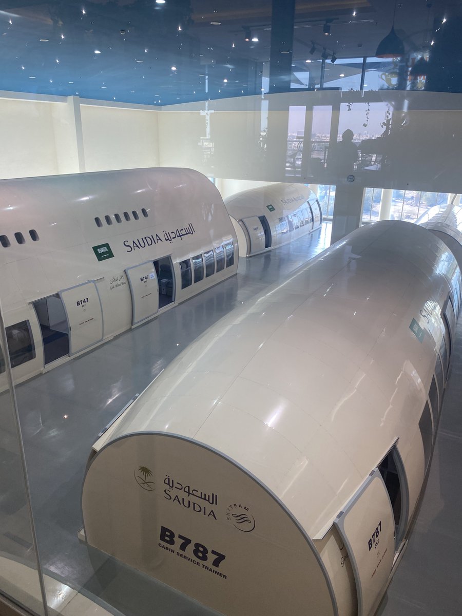 Nayw1s's tweet image. اليوم سعدت بحضوري &quot;محاكاة الحالات الطبية الطارئة الجوية&quot; في اكاديمية الامير سلطان لعلوم الطيران وتعلمت الكثير حول الحالات المحتمل حدوثها في الطائرة وكيفية التعامل معها من أطباء لهم كل التقدير والاحترام 🤍

#IMES_course 
@drtahamasri 
@doctorloay 
@W_RedhaMD