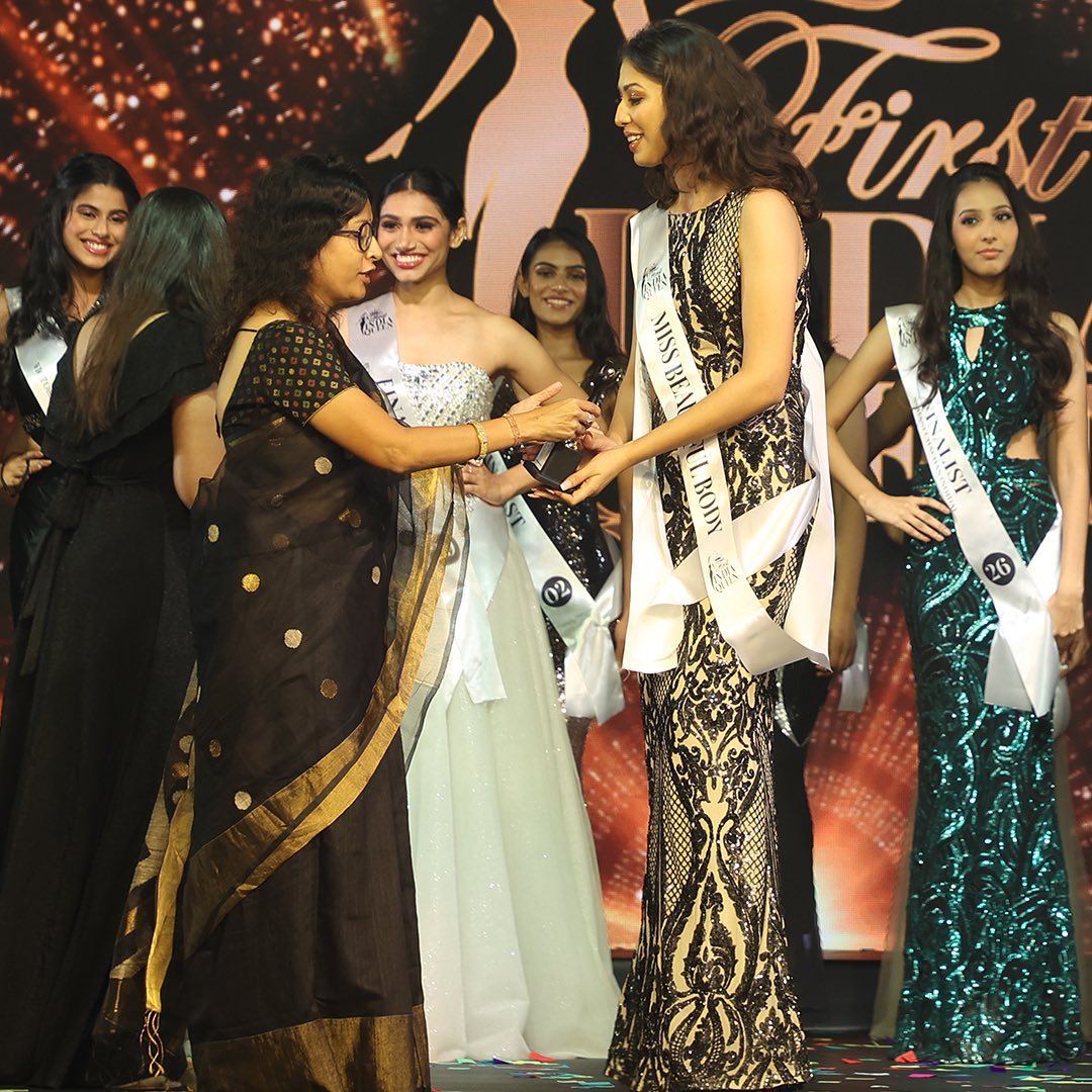 firstindiafilmy's tweet photo. Miss Beautiful Body๐
won by Apoorva Sharma at the Grand Finale of First India Queen ๐ธ
#instafashion #indianmodel #photoshoot #fashionmodel #fashionshow #fashionstyle #fashionista #modelling #model #firstindiaexpress #modellife #photoshoot #modelshoot #rampwalk #rampwalkmodel https://t.co/OuNQUDPjkq
