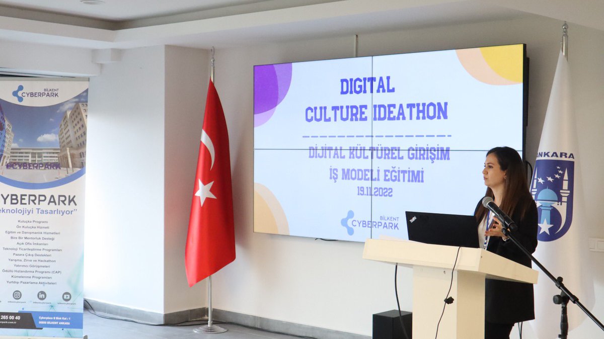 CyberparkTGB's tweet photo. Ideathon girişimcilerimize, Dijital Kültürel Girişimcilik Kanvas Eğitimi veriliyor. 👩‍🏫

#digitalcultureideathon https://t.co/vxkcoL8q8g