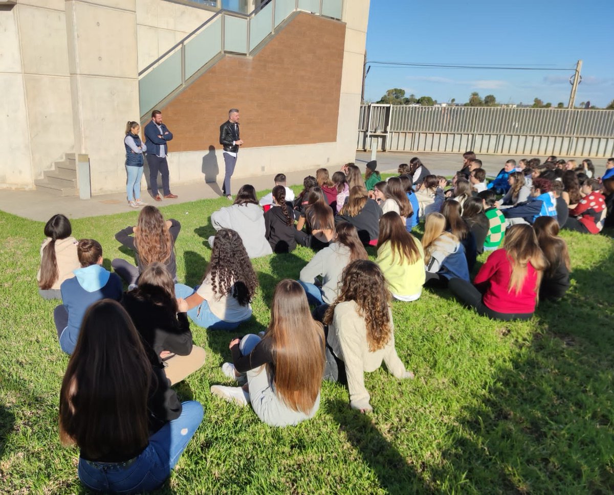 JoseMLM1982's tweet photo. Un centenar de jóvenes participan en el programa Corresponsales Juveniles de @mundojovenRM. Este fin de semana en San Pedro del Pinatar, en el encuentro formativo van aprender todas herramientas necesarias para afrontar su labor de voluntariado en los centros educativos. https://t.co/wtXsek9xj4