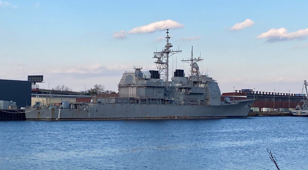 WarshipCam's tweet photo. Former USS Hue City (CG 66) Ticonderoga-class guided missile cruiser in the Philadelphia Naval Shipyard - November 18, 2022 #usshuecity #cg66
SRC: RED-waterman1801 https://t.co/305esnx2wq