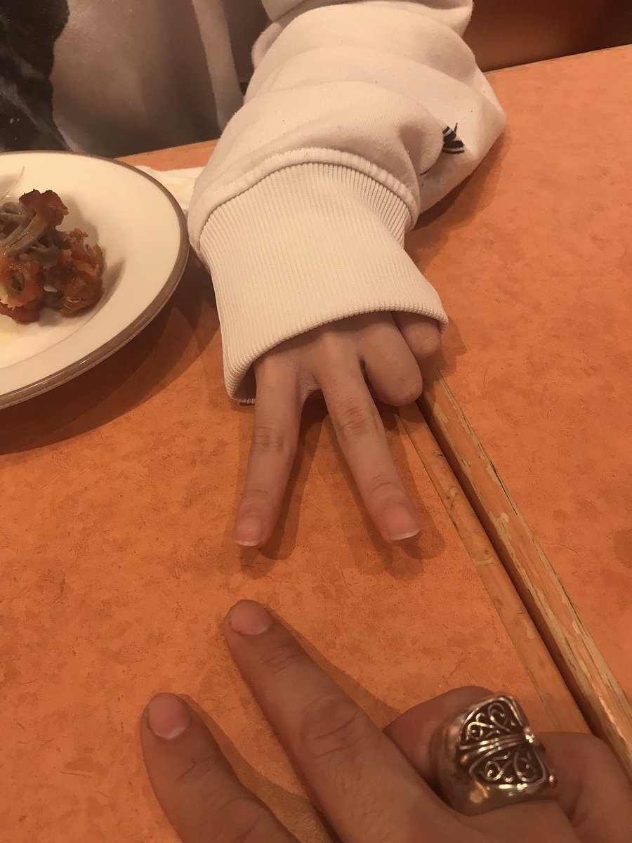 滅多にやらない女の子とごはんw