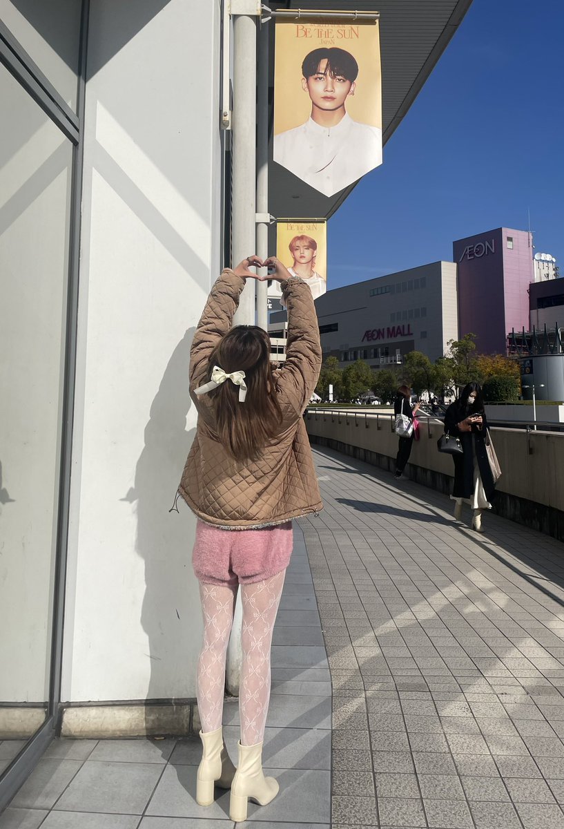 lqqqlllt's tweet photo. 6：00から並べば最前だろうと思って行ったら既に1000人くらいは並んでてビックリした🫢
買い終わった後のグッズ列も凄かったし、前のライブと全く違かった、、ドーム一周て何事や、。セブチの人気目の当たりにした、、
#セブチグッズ  #京セラドーム #JEONGHAN #CARAT #carat棒 https://t.co/NQijoOSPqY