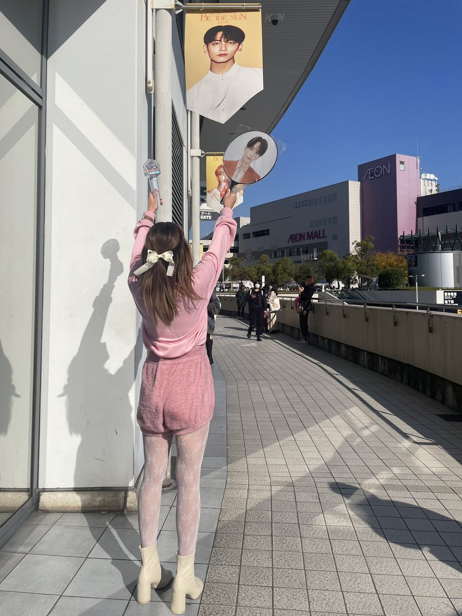 lqqqlllt's tweet photo. 6：00から並べば最前だろうと思って行ったら既に1000人くらいは並んでてビックリした🫢
買い終わった後のグッズ列も凄かったし、前のライブと全く違かった、、ドーム一周て何事や、。セブチの人気目の当たりにした、、
#セブチグッズ  #京セラドーム #JEONGHAN #CARAT #carat棒 https://t.co/NQijoOSPqY