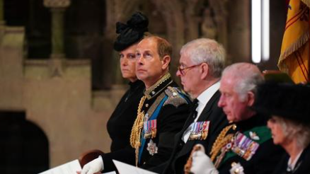 Mirror Royal tweet media