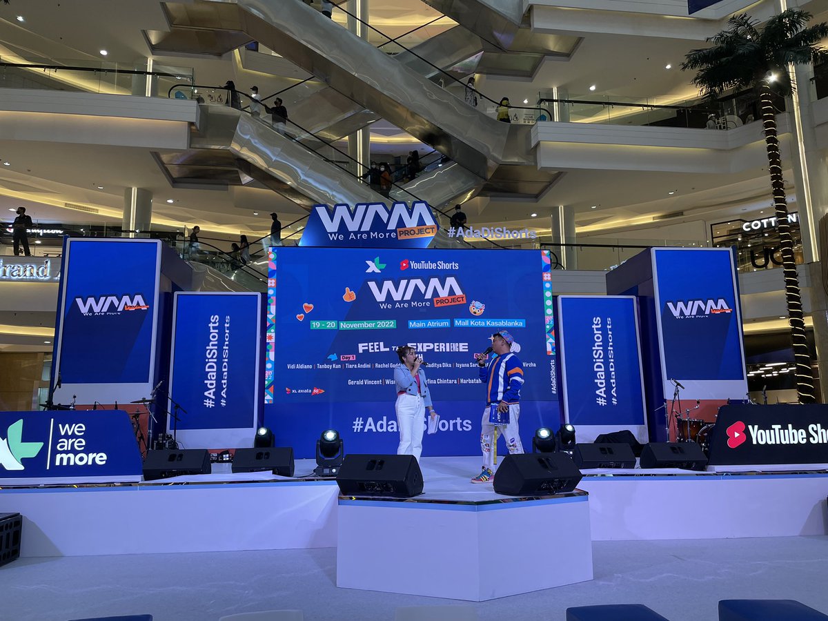 myXL's tweet photo. Day 1 #WAMProject
Weekend kemana nih? Datang aja ke Event We Are More Project di Mall Kota Kasablanka
Bakal banyak keseruan dari Rachel Goddard, Tanboy Kun, dan penampilan dari Vidi Aldiano dan Tiara Andini!
Kalian juga bisa nonton live streaming di: https://t.co/fJvmKZkGUf https://t.co/wYZH0TLSZ9
