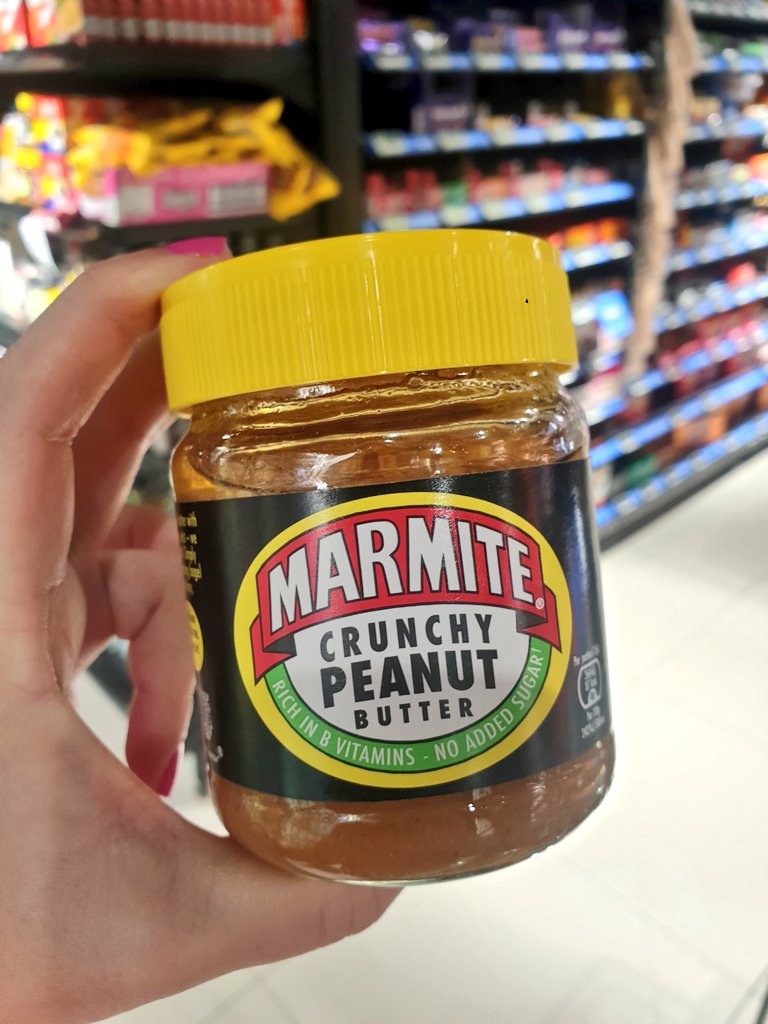 Leigh van den Berg tweet media