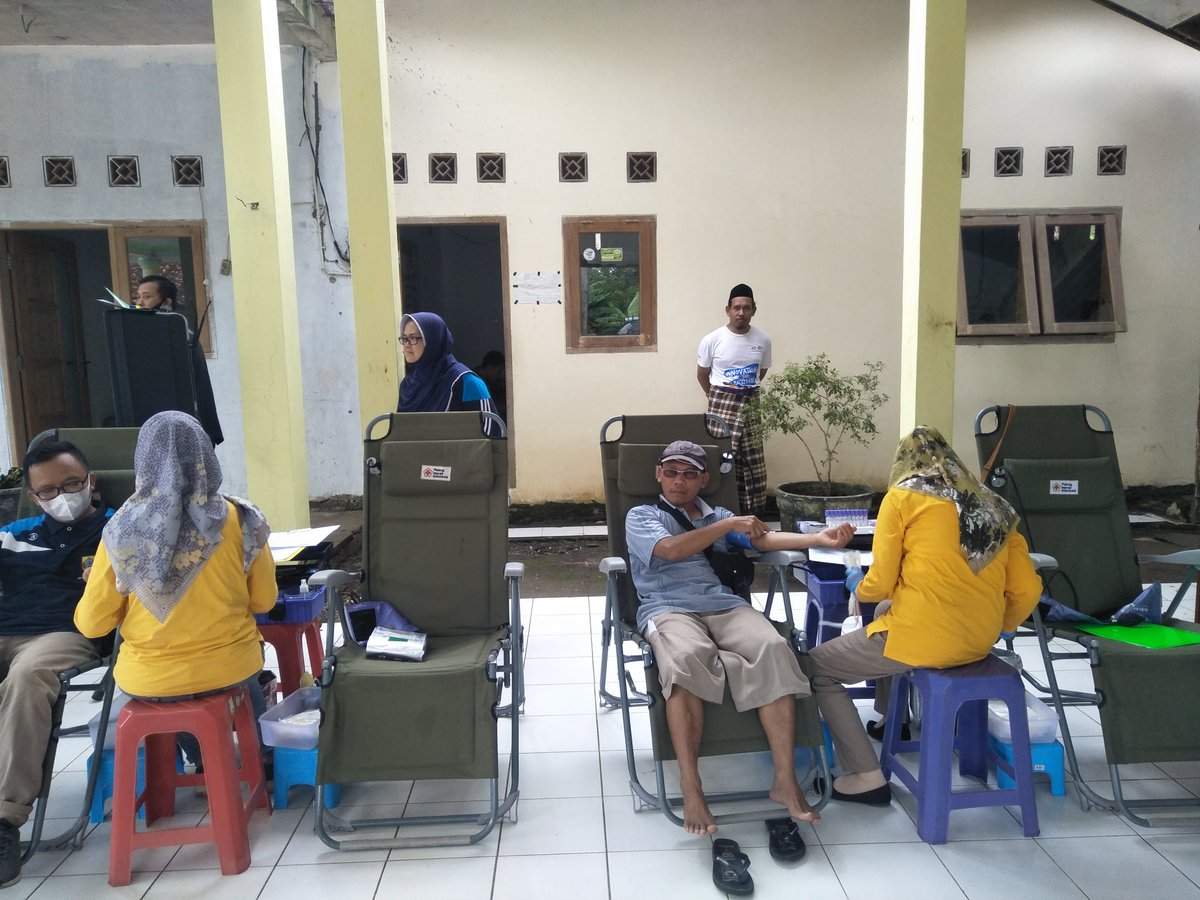 Jraganan_Bodeh's tweet photo. Pemantauan Donor Darah di Balai Desa Jraganan oleh PLT.Bupati Pemalang Bapak Mansur Hidayat,S.T
@Mansur_Hidayat2 
@PemkabPemalang 
@pmipemalang 
@Kec_Bodeh https://t.co/De4MI2pWii