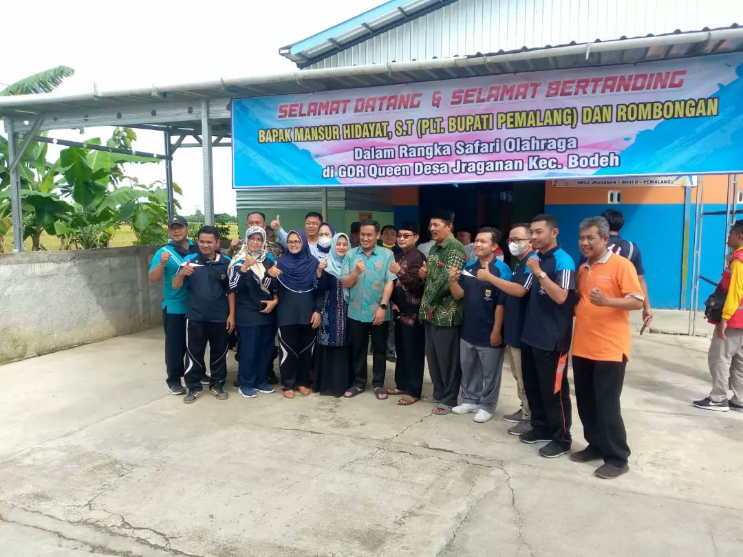 Jraganan_Bodeh's tweet photo. Safari Olahraga Badminton dan Futsal di Gor Queen Desa Jraganan Kec.Bodeh oleh PLT.Bupati Pemalang Bapak Mansur Hidayat,S.T
@Mansur_Hidayat2 
@PemkabPemalang 
@disparporapml 
@Kec_Bodeh https://t.co/qkFmehU54M