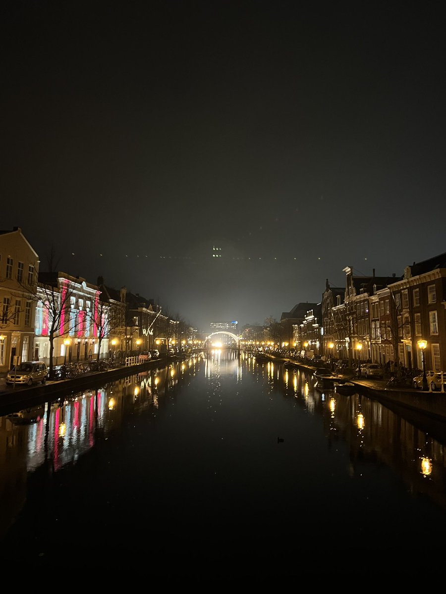 ThaCinsta's tweet photo. About last night: onthulling To Breathe, by Kimsooja in Leiden. 

Je mag ervan vinden wat je wilt, I am just a sucker for lights…💡

#kimsooja #Leiden #light #tobreathe #art #connected #Reflections https://t.co/2ct0xsB661