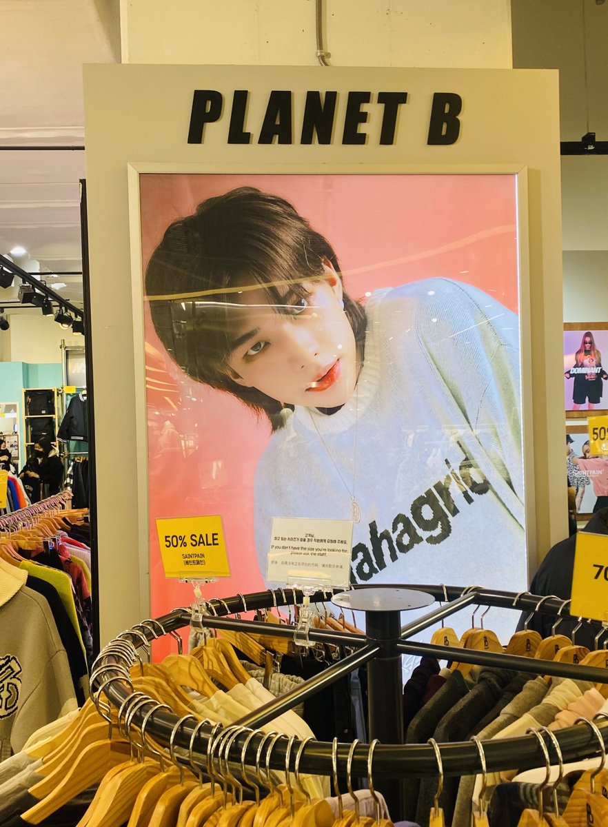salsgna's tweet photo. I met them here in Hongdae 😍😍😍 https://t.co/ZceVFoj5UE