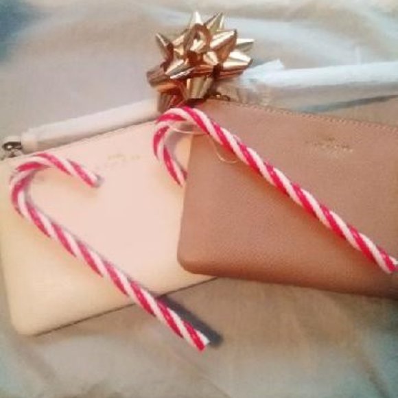 Poshing_thru_it's tweet photo. So good I had to share! Check out all the items I'm loving on @Poshmarkapp from @1910Elise #poshmark #fashion #style #shopmycloset #coach #thml #ralphlauren: https://t.co/xF8wBIKvO1 https://t.co/ZqgIpHl0YV
