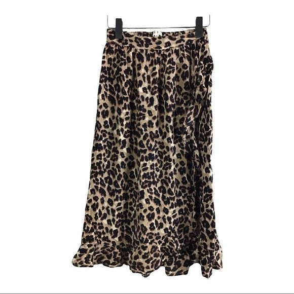 Poshing_thru_it's tweet photo. So good I had to share! Check out all the items I'm loving on @Poshmarkapp from @1910Elise #poshmark #fashion #style #shopmycloset #coach #thml #ralphlauren: https://t.co/xF8wBIKvO1 https://t.co/ZqgIpHl0YV