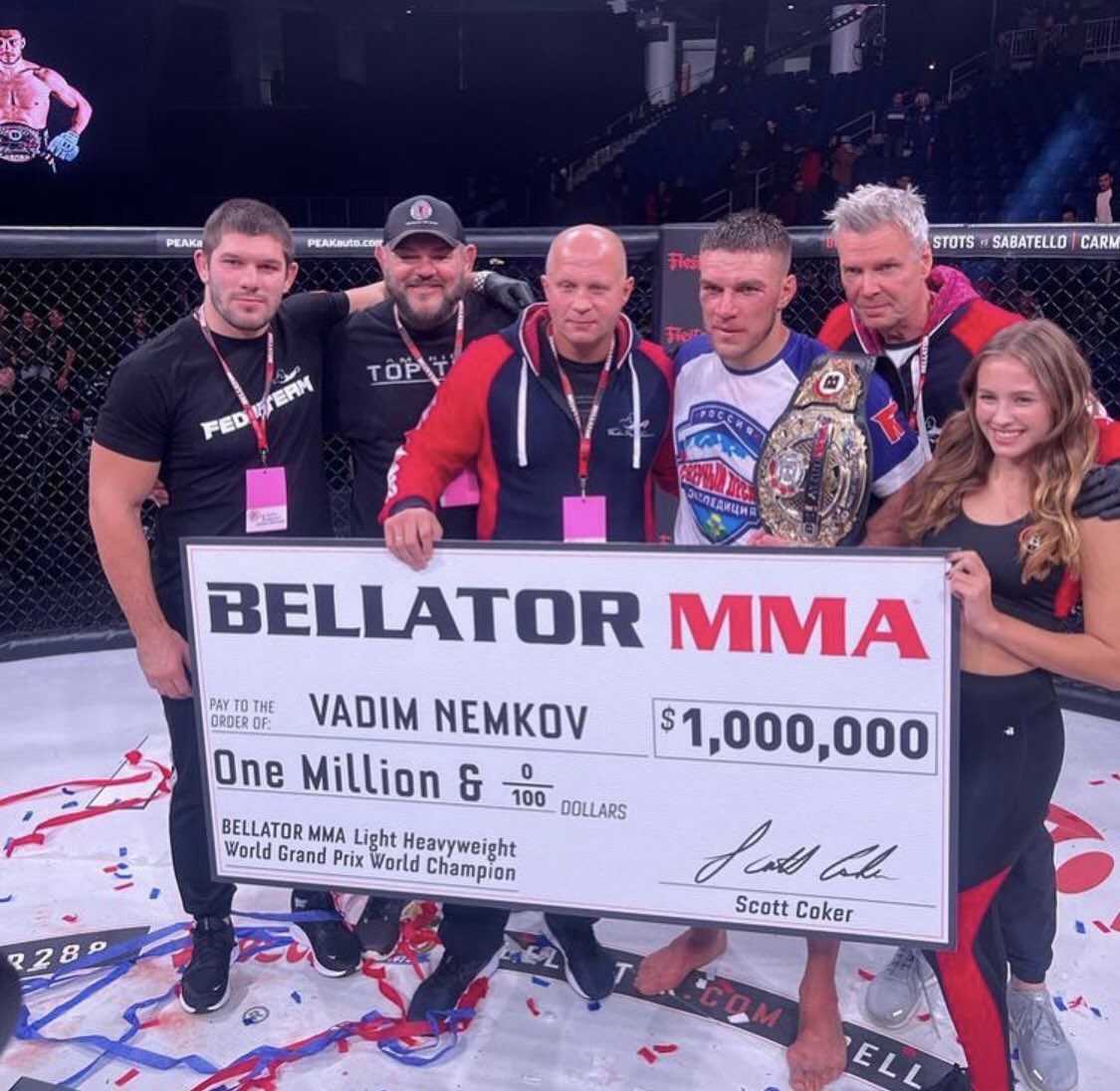 FqMMA's tweet photo. 🚨Main Event #Bellator288 :
Le 🏆 LHW #VadimNemkov conserve son bien et gagne le tournoi LHW en battant #CoreyAnderson à la décision unanime (48-47/49-46X2).
Il prend 1 million💵.

👉Le 4 février, #Nemkov défendra sa ceinture 🆚 #YoelRomero  
au #Bellator290 https://t.co/lnPVd1b0iH