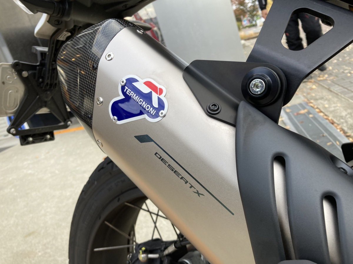 DucatiOsakaEast's tweet photo. こんにちは😄
DESERT Xの車検対応のサイレンサーになります☺️
Termignoni との共同開発により誕生したものです!
96482041AA
サイレンサー
¥260,400+tax
#ducatiosakaeast
#scramblercamposaka
#bannerracing
#ducati
#ducatista
#ducatistagram
#ducatilife
#ducatigram https://t.co/mcHFGECSeL