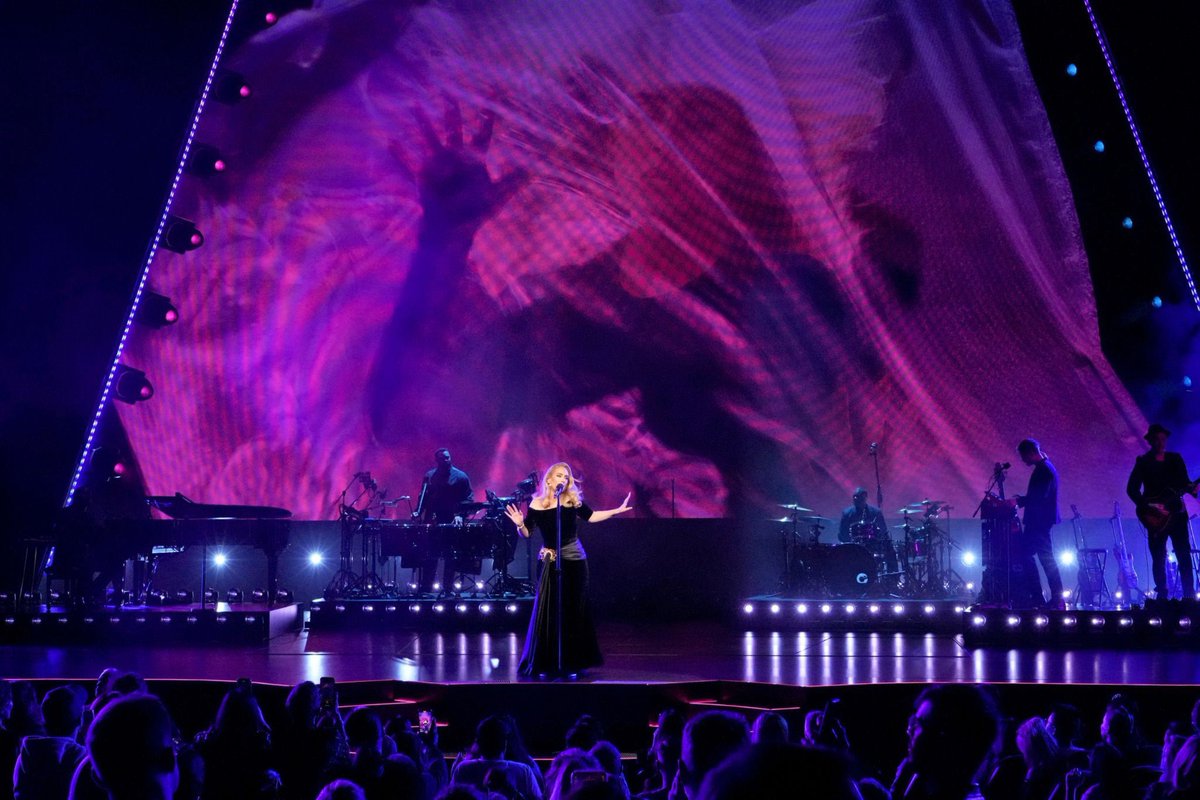 Adele officially kicks off her Vegas Residency #WeekendsWithAdele in a glorious way. 💐