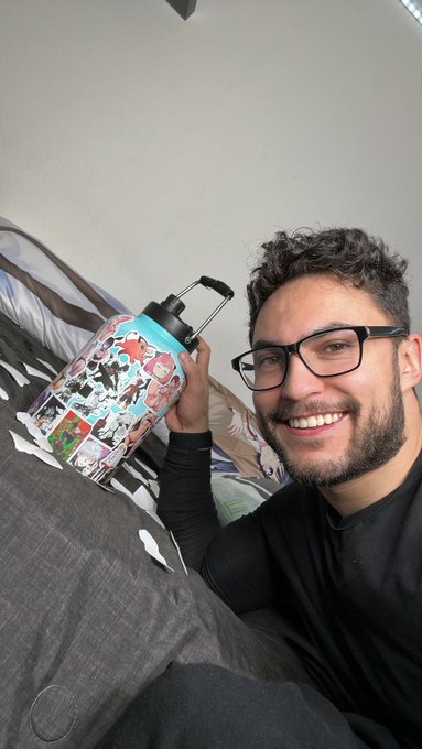 Added new stickers to my flask 😆 and I couldn&rsquo;t be happier https://t.co/AELg8OBZK9