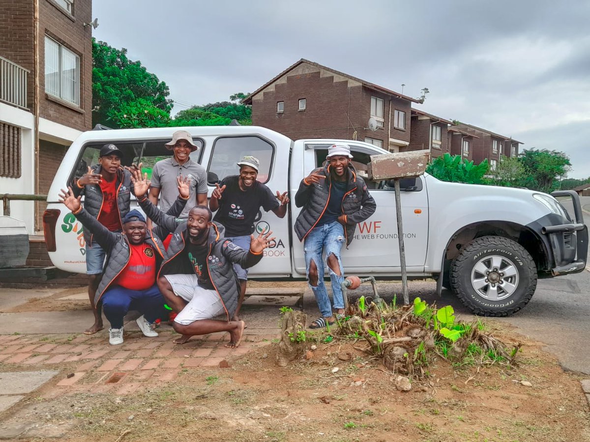 Ntokozo_Books's tweet photo. We are willing and prepared to be deployed in any direction,anywhere in the world. @SiyafundaSA @BulungulaLodge

📸 @nelisa_Xuba

#NoRuralChildLeftBehind
#YouAreAReader 
#NeverStopReading
#BulungulaLibrary https://t.co/rYlvR6775H