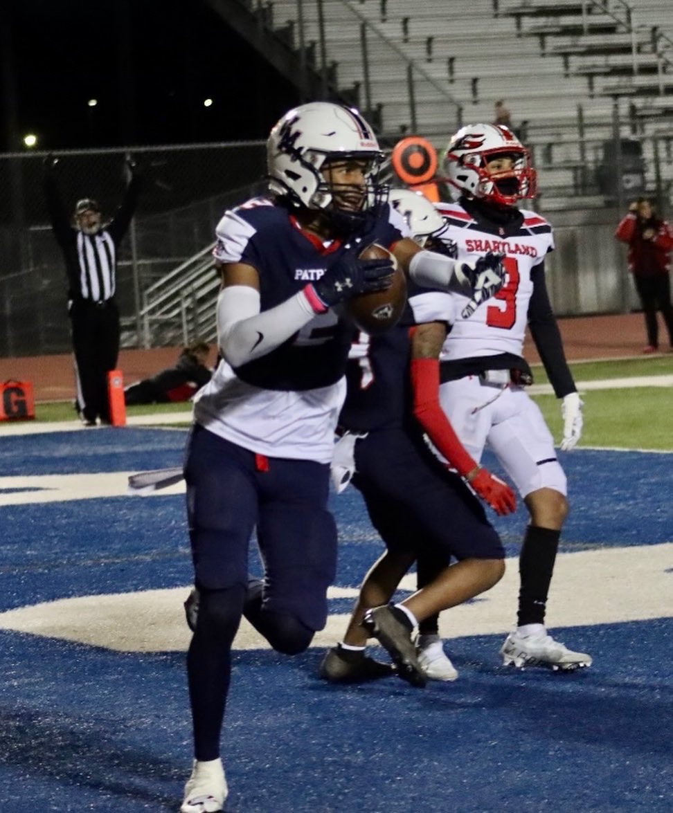 VMHSMediaTeam's tweet image. A huge congratulations goes out to our varsity football team making school history by advancing to the third round of playoffs for the first time @SAVeteransHS @JudsonISD