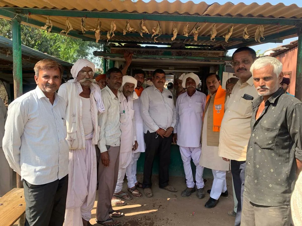 dr_maheshsharma's tweet photo. 'जन-जन ने ठाना है डबल इंजन की सरकार को लाना है'

गुजरात के गांव मोटा दहिसरा तालुका मालिया, में जनसंपर्क कर ग्रामवासियों से भाजपा प्रत्याशी के पक्ष में मतदान करने हेतु अपील की। https://t.co/6ADHUf4CLn