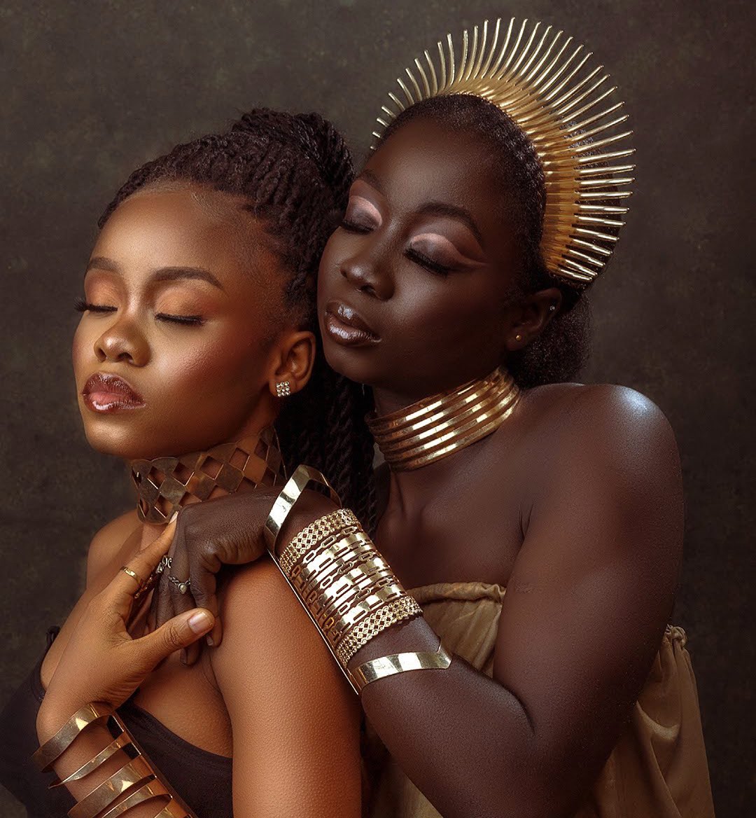 oadefisayo's tweet image. It's the contrast for me 
.
#fineartphoto #doggy #dramaticportrait