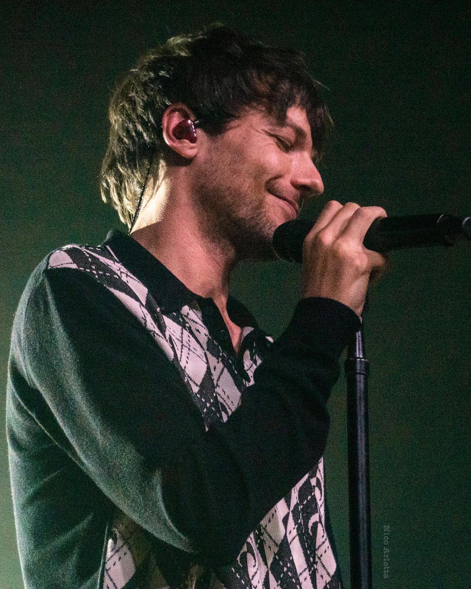 niksiadun's tweet image. GUYS PLS RT!!!!!!

I'm voting for #OneDirection "Story Of My Life" (2013) for #AMAsFanFavorite       at the #AMAs