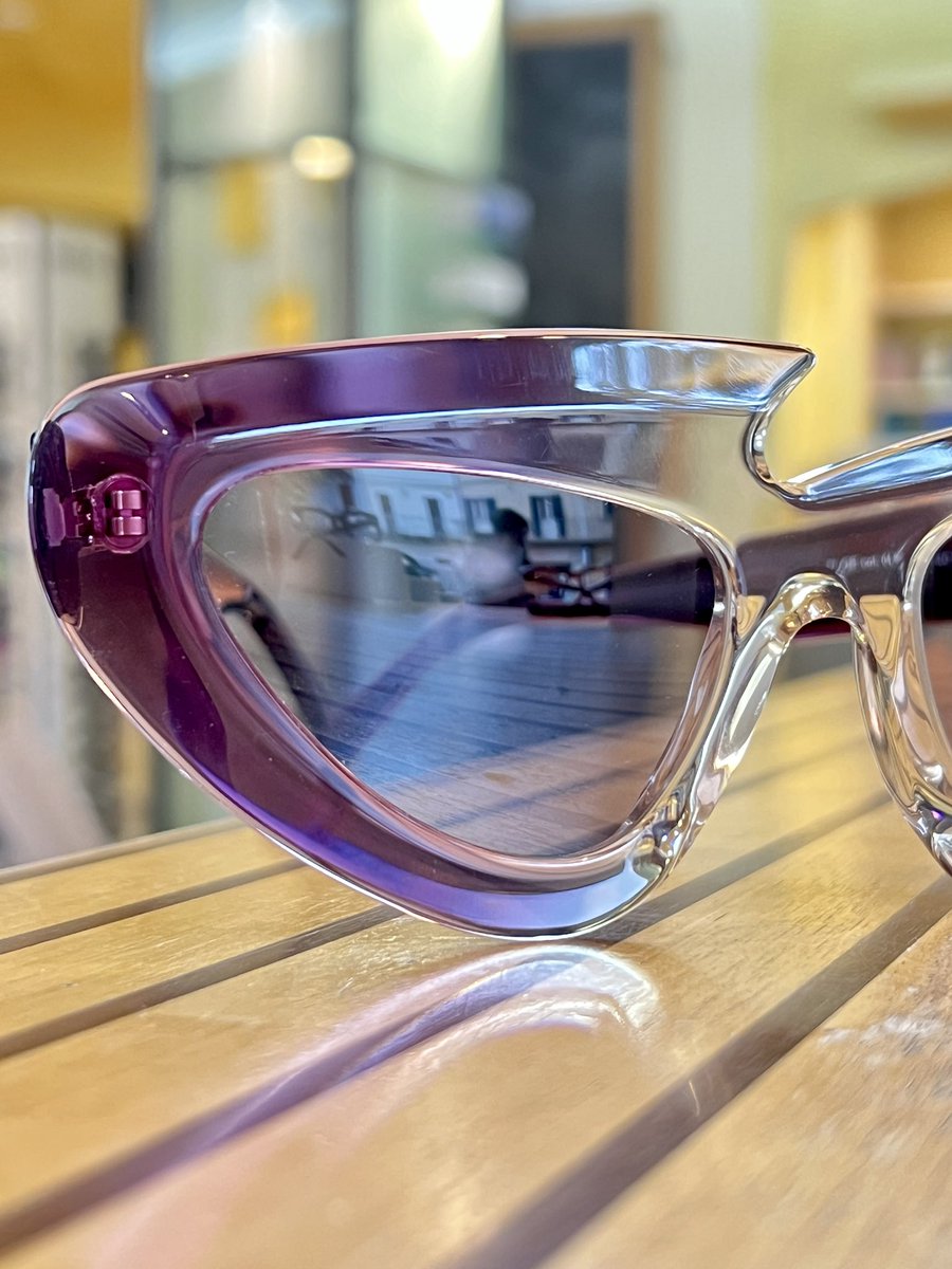 OtticaVenturi's tweet photo. colpo di fulmine ⚡️ 🤩
@AndyWolfFashion #sloe
👓🕶👓🕶👓🕶👓🕶👓🕶👓🕶
#otticaventuri #Natale #Natale2022 #idearegalo #donna #fashion #ottici #wepesaro #otticapesaro #occhiali #andywolf #design #limitededition https://t.co/IeWBwuTvW2