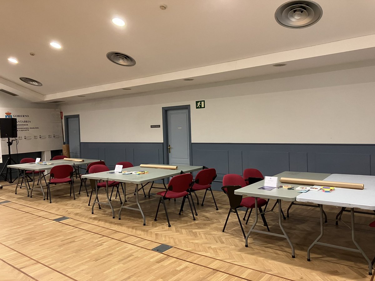 CantabriaFilm's tweet photo. Todo listo para comenzar la primera sesión del taller de impulso con los proyectos seleccionados este año. Qué bonitos días tenemos por delante junto a Isona Admetlla 🙌🏻📚📚📚 #DCP16 #GeneraciónDCP #DormirEstáSobrevalorado https://t.co/mw09RUgElM