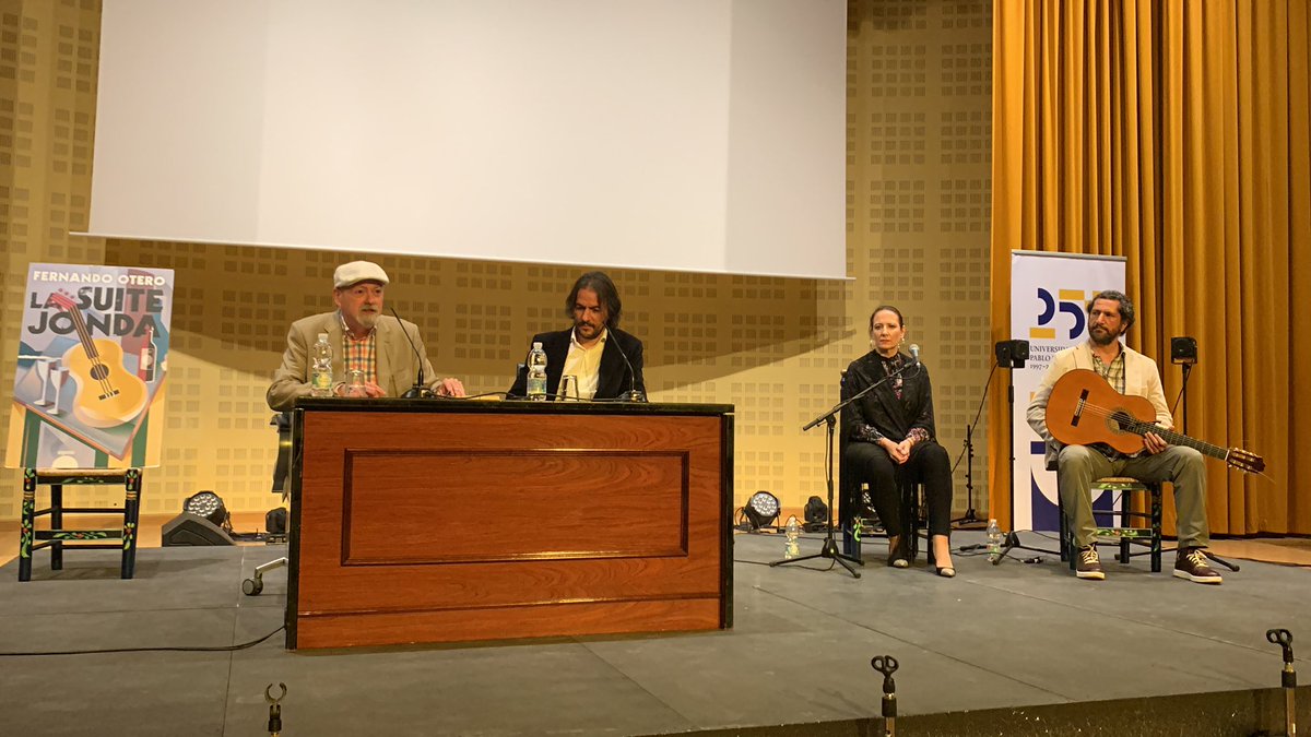 fernando_otero's tweet photo. Presentación de #lasuitejonda en el Paraninfo de la @pablodeolavide.

Recreación de los cantes de 1922 a cargo de Maite Olivares con la guitarra de Kaveh Nassehi.

La manija del acto bajo la sapiencia de profesor Fernando Carlos Morales, 

#lasimpurezasdelflamenco https://t.co/Gd9RP8W2dy