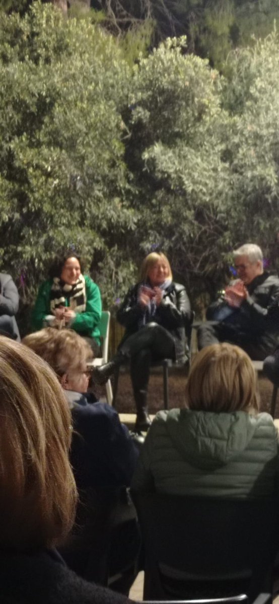 pirla_alba's tweet photo. @ARRobledillo ayer presentamos #Maranyosa12 ante 200 personas, vivo sin vivir en mi,un tsunami de emociones.Gracias por tanto,y por todo🥰.Ayer se fueron en adopción 111 libros 😱. Bonita cifra para los que creemos que los números hablan💃#trabajosocial https://t.co/lJZyZHMz0H https://t.co/JKSyQVb76C