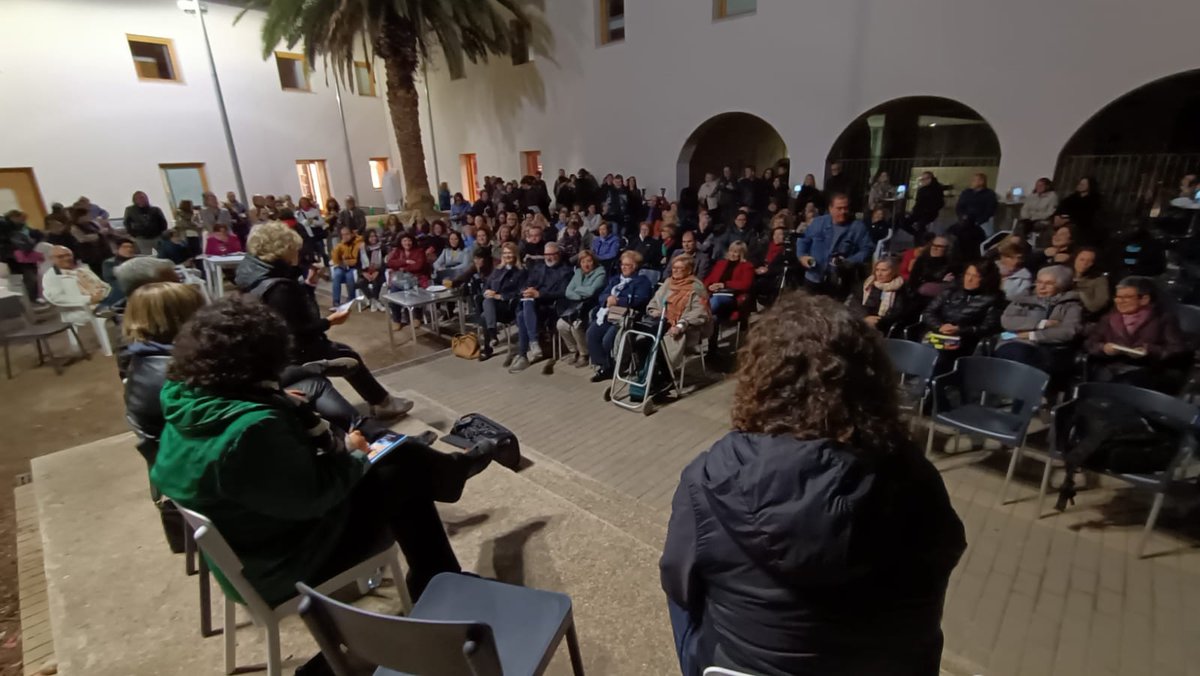 pirla_alba's tweet photo. @ARRobledillo ayer presentamos #Maranyosa12 ante 200 personas, vivo sin vivir en mi,un tsunami de emociones.Gracias por tanto,y por todo🥰.Ayer se fueron en adopción 111 libros 😱. Bonita cifra para los que creemos que los números hablan💃#trabajosocial https://t.co/lJZyZHMz0H https://t.co/JKSyQVb76C